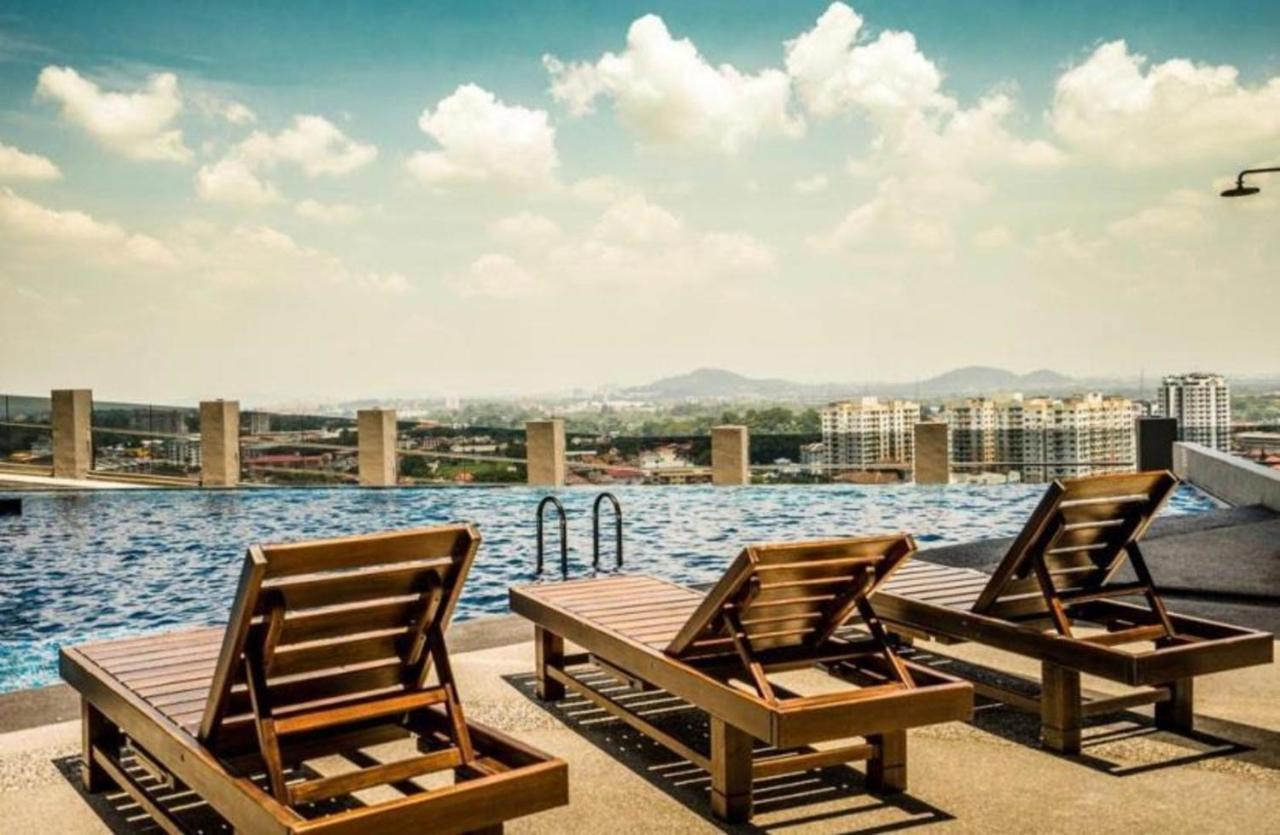 Imperio,res - Modern -- Luxury -- Seaview Apartment Malacca